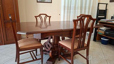 Tavolo da pranzo in legno