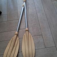 Coppia di remi da canotto.