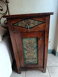 Comodino in Stile Ante Dipinte