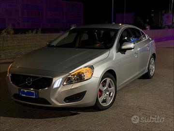 Volvo S60 D5 Momentum BiTurbo 205 CV