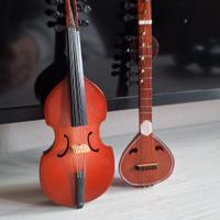2 strumenti musicali in miniatura 