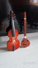 2 strumenti musicali in miniatura 