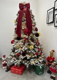 Albero di natale innevato