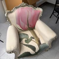 Poltrona stile Luigi XV con stampa rosa