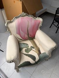 Poltrona stile Luigi XV con stampa rosa