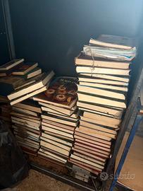 Lotto di libri, enciclopedie e testi d’epoca