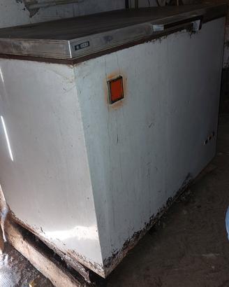 congelatore a pozzetto orizzontale 0,60x1,00 m