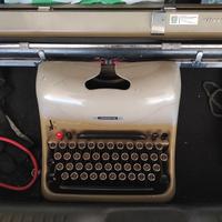 macchina da scrivere olivetti lexikon 80