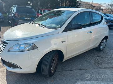 Lancia Ypsilon 1.2 69 CV Unyca 5 porte