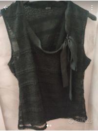 Maglia smanicata in macramè col nero 