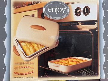 Pirofila per cucinare con contenitore termico.