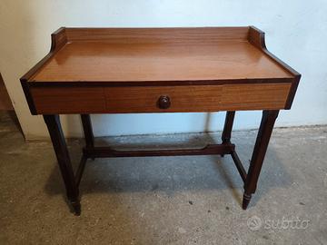 Scrivania vintage in legno – cassetto – anni ’60/’
