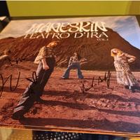 vinile Mäneskin firmato da tutti e 4 