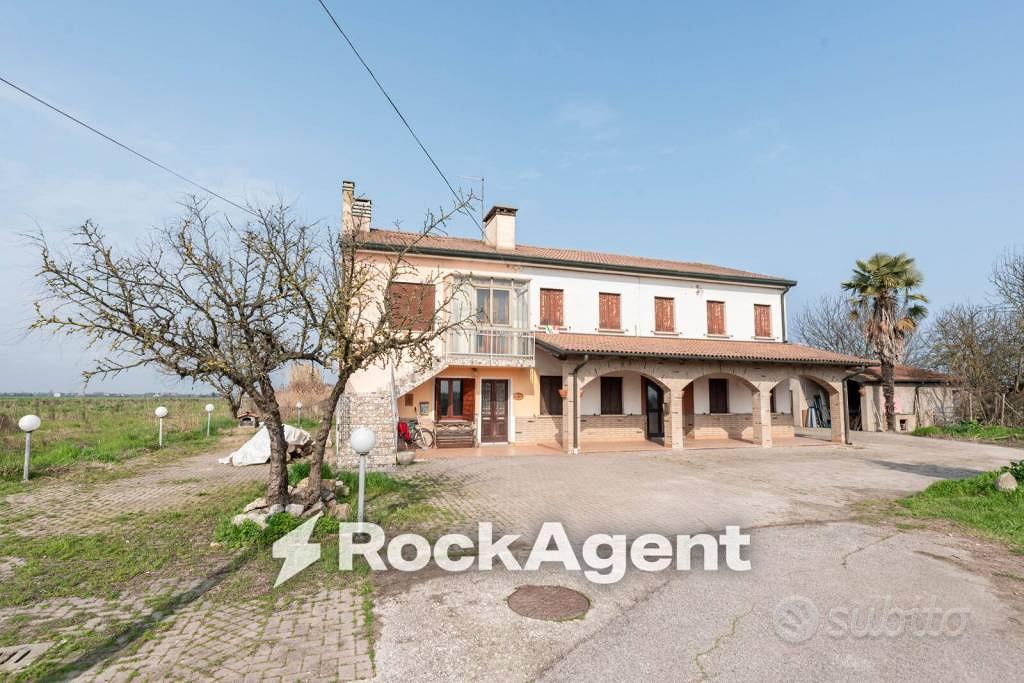 Rustico / Casale di 363 m² con più di 5 locali e b - Vista 3