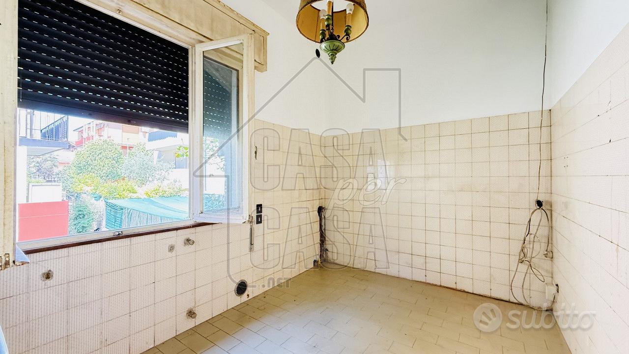 VILLA SINGOLA DA RISTRUTTURARE - Vista 3