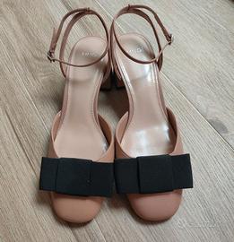 Scarpe da donna in pelle con tacco basso per l'est