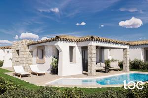 Prestigiosa villa con piscina privata a Baia Sant'