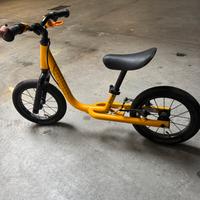 bicicletta senza pedali gialla