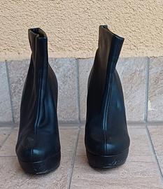 Tacchi a stivaletto con plateau n'37