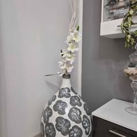Damigiana decorativa con fiori finti