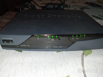 Router Cisco 877 con alimentatore e cavo