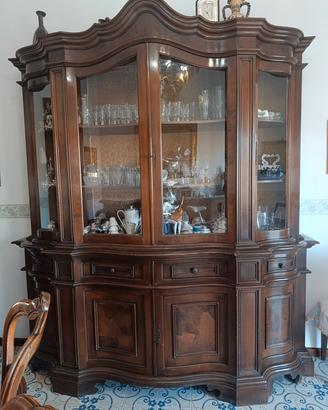 soggiorno classico in legno  con marmi 