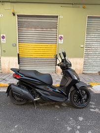 Piaggio Beverly 400 Deep Black Edition