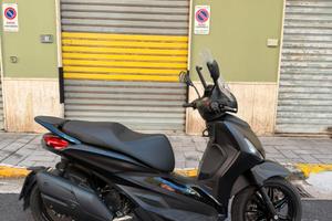 Piaggio Beverly 400 Deep Black Edition