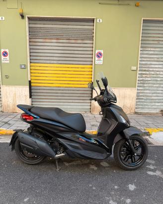 Piaggio Beverly 400 Deep Black Edition