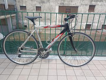 Bici  sport 28 alluminio forcine carbonio