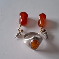 ANELLO E ORECCHINI CON PIETRA CORNIOLA VINTAGE.