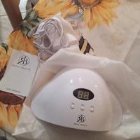 lampada UV per unghie  perfette fatte in casa 