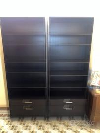 Coppia di librerie alte componibili nere con casse