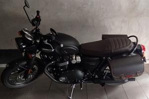 Triumph Bonneville T120 Matt Black