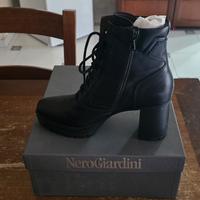 stivali nero giardini 