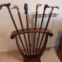 Rastrelliera con bastoni da passeggio