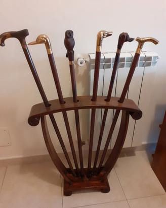 Rastrelliera con bastoni da passeggio