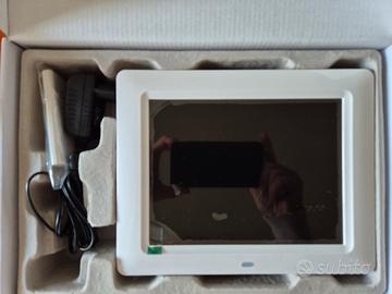 cornice digitale multimediale