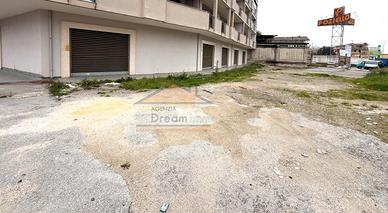 Locale Commerc. con spazio esterno Corso Europa