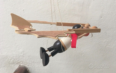 Giocattolo in legno da appendere al soffitto