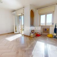 Al San Paolo, ampio e luminoso trivani, con 2 post