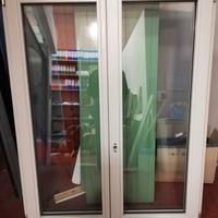 Finestra in legno a due ante