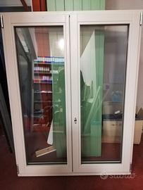 Finestra in legno a due ante