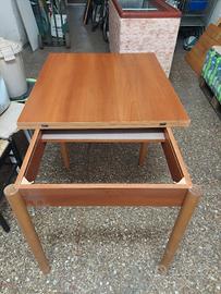 Tavolo allugabile e sedie