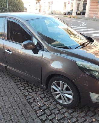 Renault grand scenic 7 posti leggi 