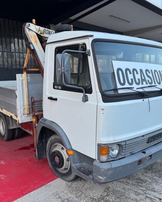 Iveco 65-10 con Gru