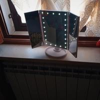 Specchio con luci led per make-up 