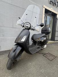 Piaggio Vespa 300 GTS modello "NOTTE"