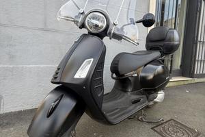 Piaggio Vespa 300 GTS modello "NOTTE"