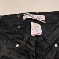 Pantaloni lucidi met